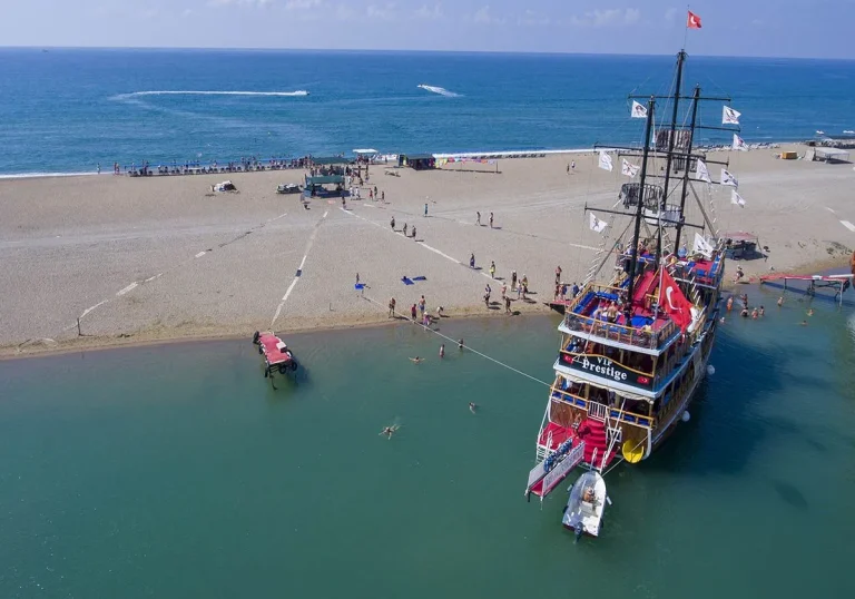 SIDE DAILY PIRATE BOAT TRIP WITH LUNCH AND SOFT DRINKS