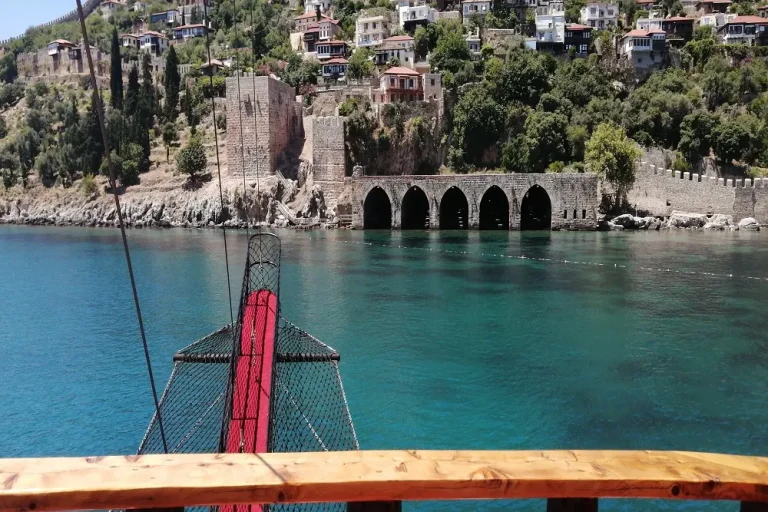 ALANYA DAILY PIRATE BOAT TRIP WITH LUNCH AND SOFT DRINKS