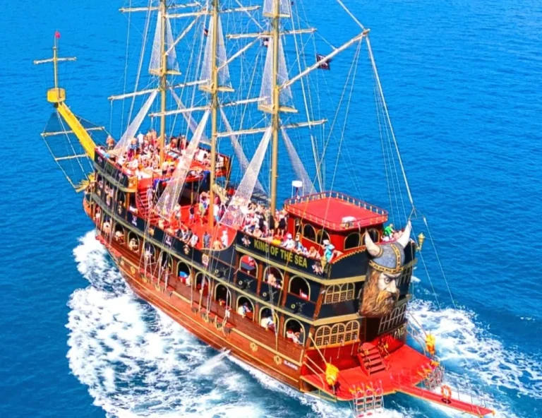 ALANYA BOAT TOUR (PIRATE BOAT LUXURY) WITH SUNBATHING AND ALANYA CAVES FROM TÜRKLER