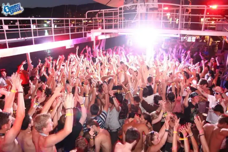 Starcraft Night Party Boat