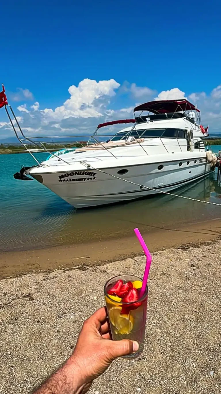 side-private-yacht