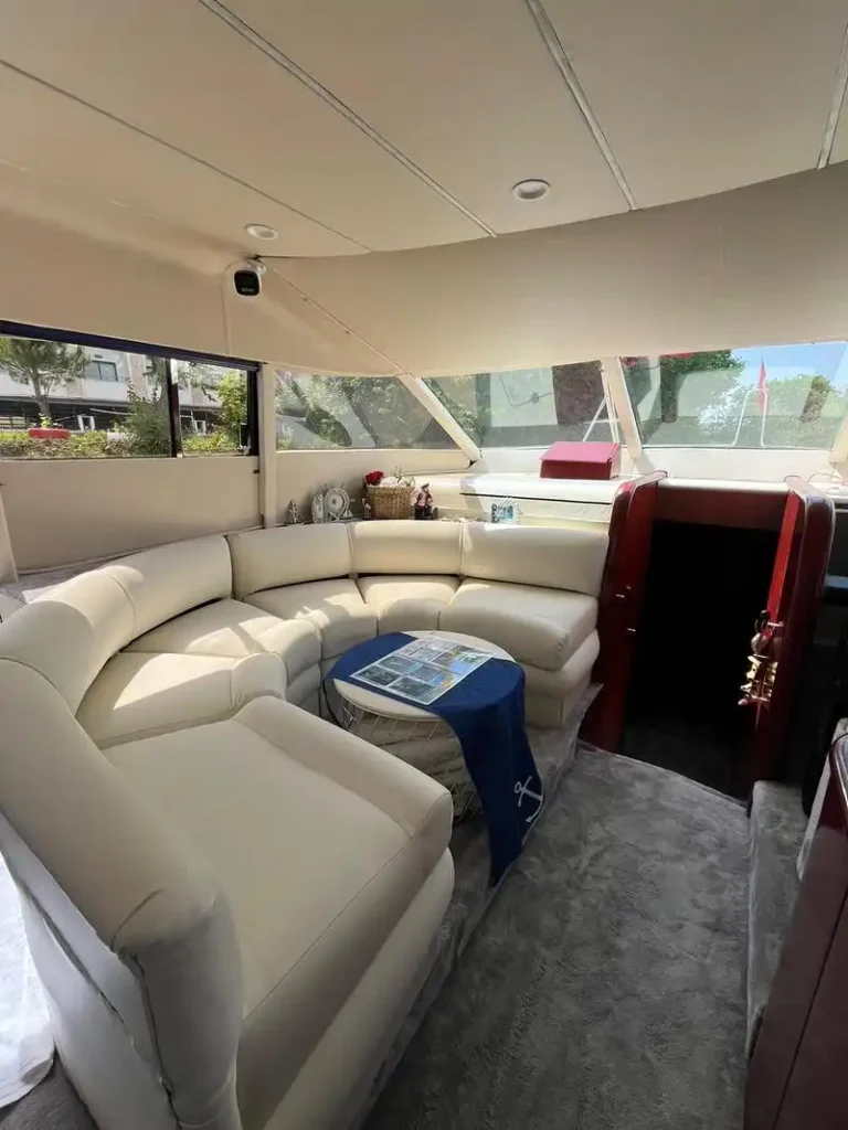 side-private-yacht