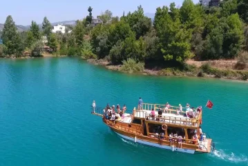 GREEN CANYON WITH CABRIO MINIBUS AND BOAT TOUR ON THE LAKE